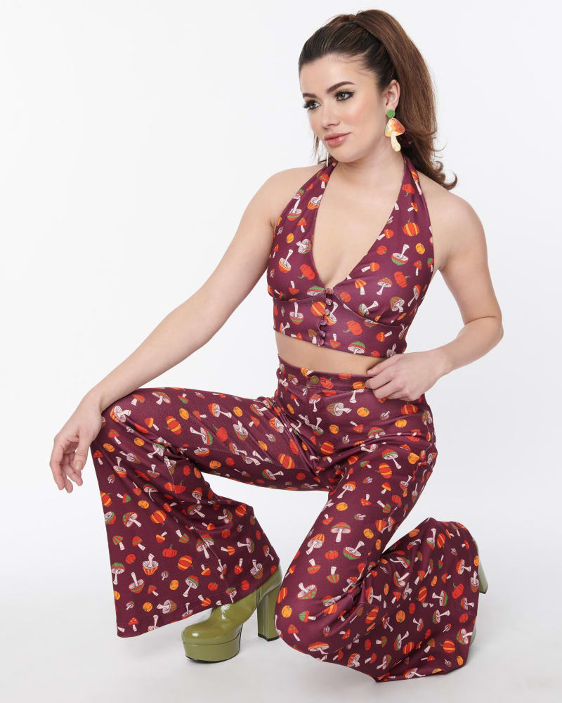 Side of a model wearing a size 1X Smak Parlour Purple Pumpkin & Mushrooms Feelin Groovy Crop Top in Purple pumpkin print by Smak Parlour. | dia_product_style_image_id:310114